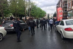 Boanma aamasndaki einin evini basarak kaynbiraderlerini baklad