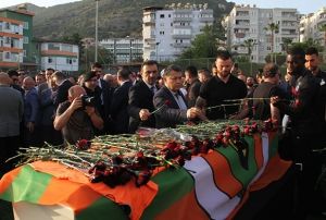 Josef Sural son yolculuuna gzyalar ierisinde uurland