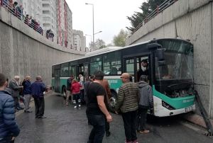zel halk otobs alt geitte kaza yapt: 8 Yaral