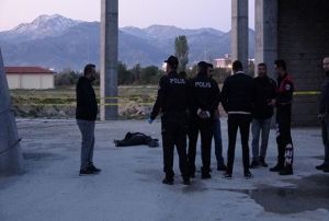  Polis  aa den gencin altnda kalmaktan son anda kurtuldu