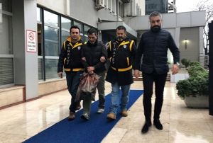 Aabeyini ldren zanl hakim karsnda