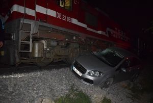 Faciadan dnld, yolcu Treni otomobile apt