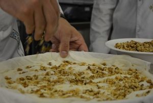 Cevizli baklavada ekmek krnts hilesi