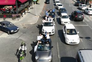 Lks otomobillerle tehlikeli mezuniyet kutlamas 