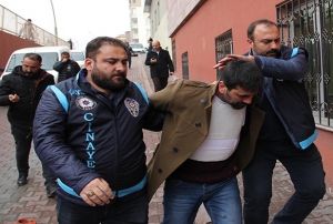 Polisi ehit eden sank: Polisi sevgilimin einin adamlar sandm
