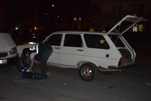 Otomobile silahl saldr: 2 ar yaral