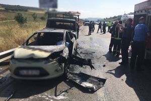Gvenlik eridinde duran otomobile karpuz ykl kamyonet arpt: 1 l