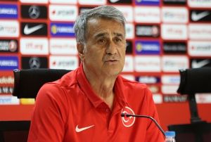 Gne: Futbol adna en iyisini yapmaya alacaz