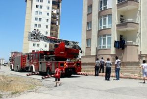 Kayseri'de ila ierek kendini eve kilitleyen kadn kurtarld