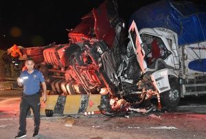Trafik kazas: 2 l, 17 yaral