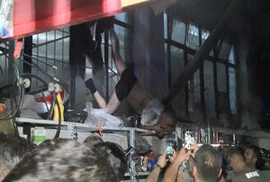 Hrszn i kazas...Soymaya geldi demir parmaklkta asl kald