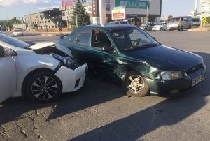 Kaza yapan aratan kan ocuklar gzyalarna bouldu