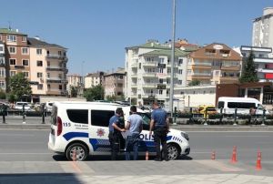 Pnarba'nda cinayet davas ncesi yumruklar konutu: 1 yaral