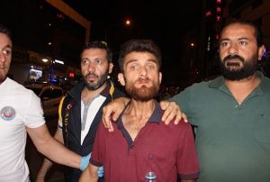 Amcasyla barmak iin ortal birbirine katt
