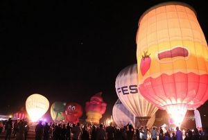 Kapadokyada scak hava balonlarndan muhteem gsteri