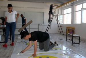 niversite rencileri kendi imkanlaryla okullar gzelletiriyor