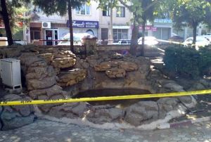 zmirde ss havuzuna giren ocuklar akma kapld
