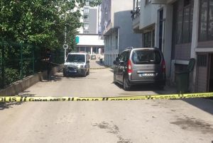 Kafeteryada tartt arkadan vurup kurunu pe att