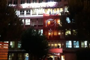 ntihar etmek isterken Trk bayrana basnca tepkiler ykseldi