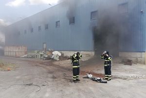 Eski ambalaj fabrikasnda patlama: 4 yaral