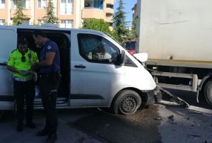 Para nakil arac kamyon ile arpt: 3 yaral