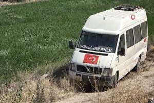 Minibs arampole devrildi: 2 yaral
