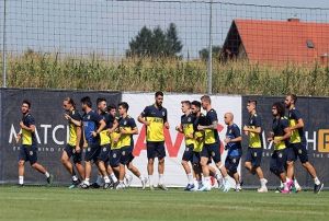  Fenerbahe yeni sezon hazrlklarn srdrd