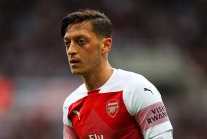 Mesut zil'e Londra'da saldr giriimi
