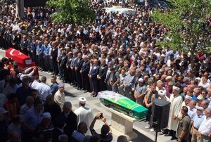 ehit polis binlerce kii tarafndan uurland