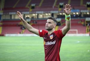 Kayserispor kaptanna taraftardan teekkr