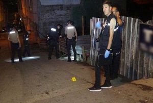 Kendisine uyuturucu sattrmayan mahalleliyi vurdu