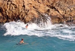Sivri kayalklarda tehlikeli deniz keyfi