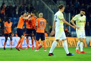 Fenerbahe, Fatih Terim Stad'nda zorlanyor