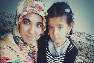 Annesinin ldnden habersiz... Syledikleri yrek dalad