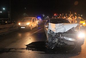 Zincirleme trafik kazas: 1i ar 3 yaral