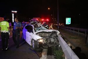 Makas atan otomobil tra arkadan arpt: 2 ar yaral