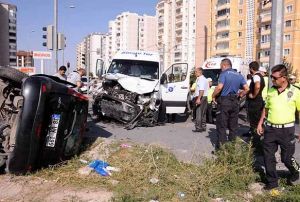 renci servisi ile otomobil arpt: 9 yaral