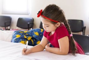 Ebeveyn kaygs ocuklarn okul korkusunu tetikliyor