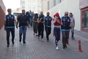 Kayseri'de 9 kiilik fuhu etesi yakaland