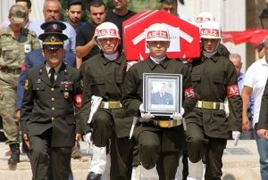 8 aylk bebein ehit babasna son bak yrekleri dalad
