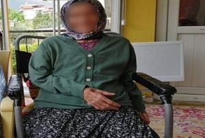Yal kadn kmese sokup, bana ekile vurdu, bileziini ald