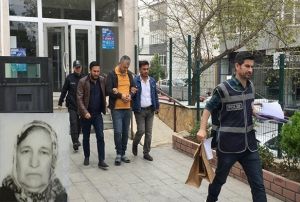  Annesini baklayarak ldrd