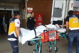 Sokak ortasnda tartt bayan baklayp kat