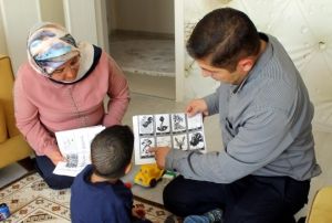 3 ocuklu ift, koruyucu ailesi olduklar Furkan'a umut oldu