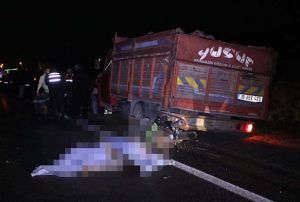  Kayseri'de motosiklet, kamyona arpt: 2 l