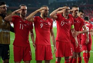 Ay-yldzllar liderlik iin sahaya kyor