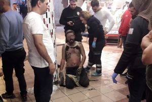 Eiyle tartnca sokakta kendini yakt