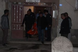 ki ocuk annesi, sevgilisi tarafndan baklanarak ldrld