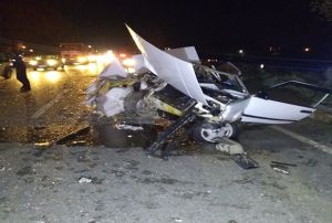 Hurdaya dnen otomobilden yaral kurtuldu