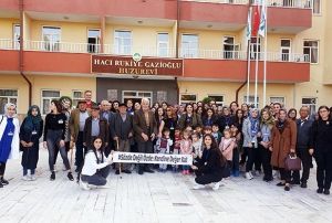 renciler, yallarn sa ve cilt bakmn yapt